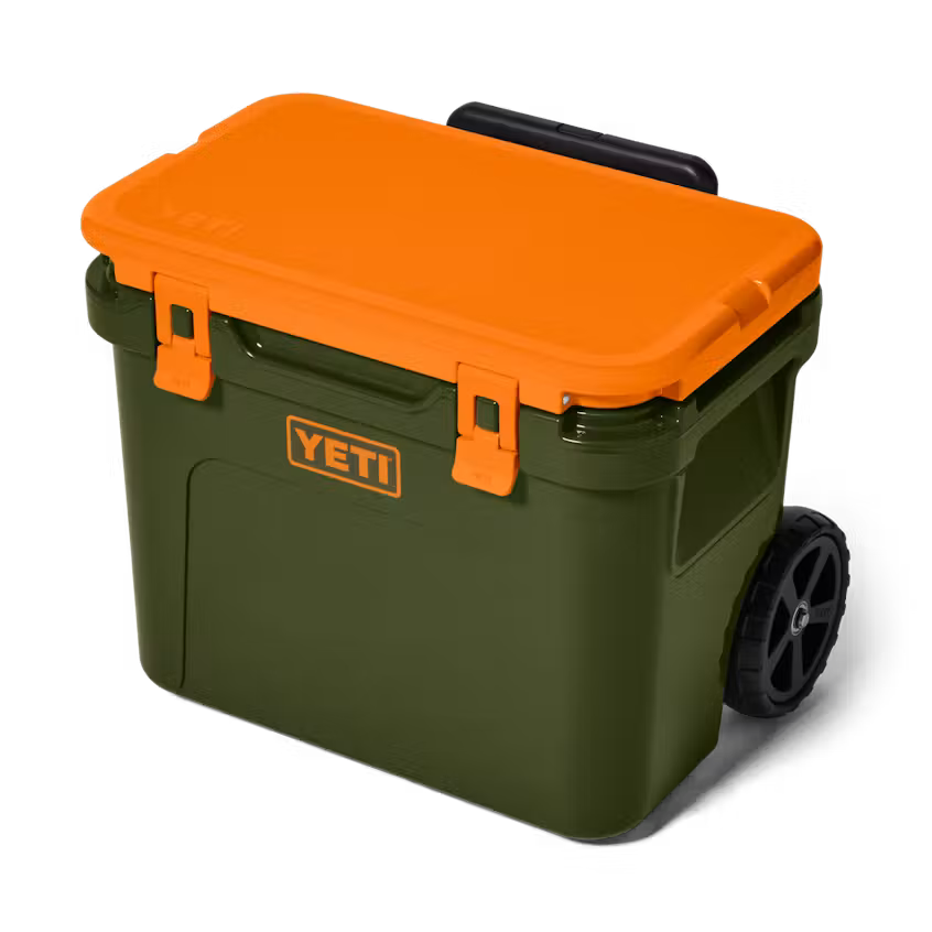 HIELERA RIGIDA YETI ROADIE 32 WHEELED COOLER - OLIVE/KING CRAB ORANGE