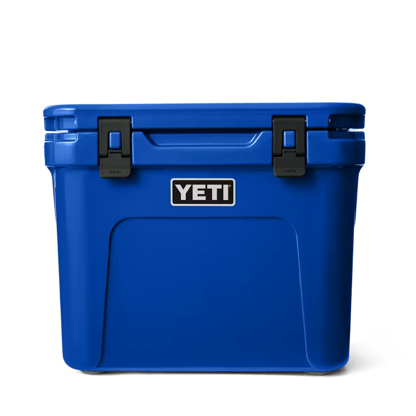 HIELERA RIGIDA YETI ROADIE 32 WHEELED COOLER - ROYAL BLUE