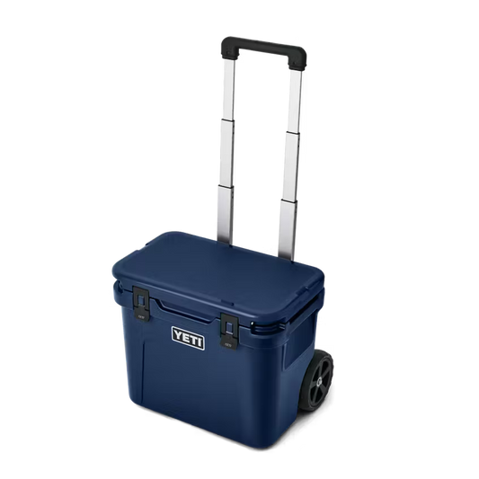 ROADIE® 32 WHEELED COOLER AZUL MARINO